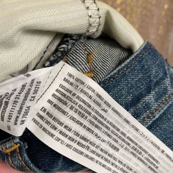 Abercrombie & Fitch dark wash light distressed/whiskered high rise festival shor - Picture 7 of 7